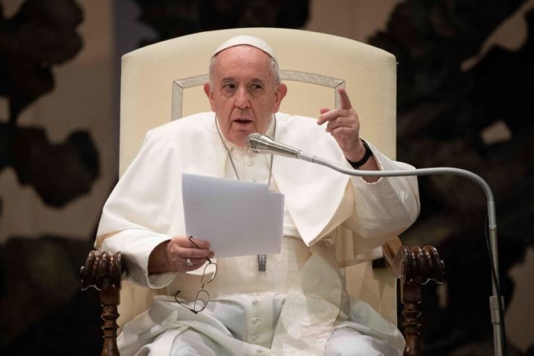 PAPA FRANCISCO DEFENDE UNIÕES DE FACTO DE CASAIS HOMOSSEXUAIS