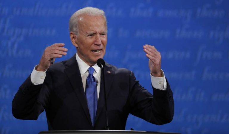 EUA/ELEIÇÕES: BIDEN PROMETE VACINA GRATUITA E ACUSA TRUMP DE DISSEMINAR O VIRUS