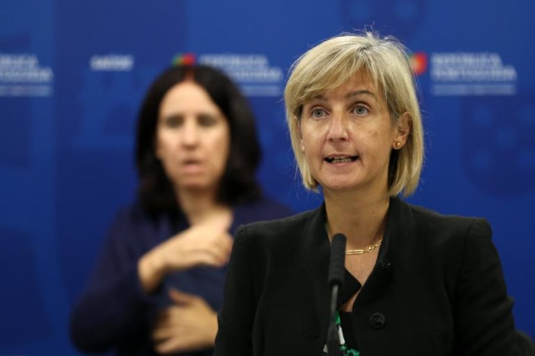 AUTORIDADES REGISTAM 63 SURTOS DE COVID-19 ATIVOS EM ESCOLAS