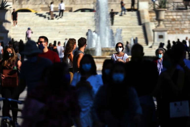 COVID-19: GRÉCIA ULTRAPASSA PELA PRIMEIRA VEZ MIL CASOS NUM SÓ DIA