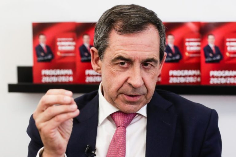 BENFICA/ELEIÇÕES: GOMES DA SILVA NÃO TERIA ESCOLHIDO JESUS, MAS QUER AJUDÁ-LO A SER CAMPEÃO EUROPEU