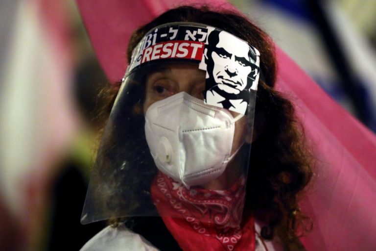 MILHARES DE PESSOAS PEDEM DEMISSÃO DO PRIMEIRO-MINISTRO DE ISRAEL