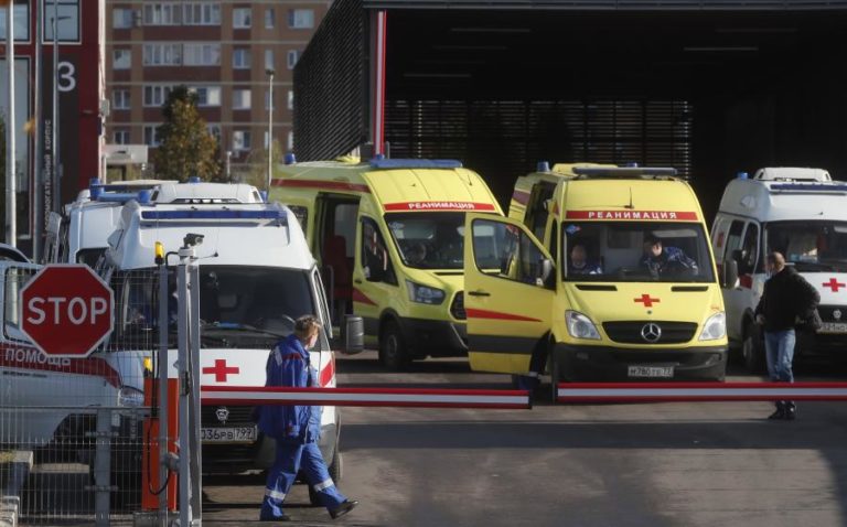 COVID-19: RÚSSIA REGISTA RECORDE DE 320 MORTES DIÁRIAS E IMPÕE NOVAS MEDIDAS