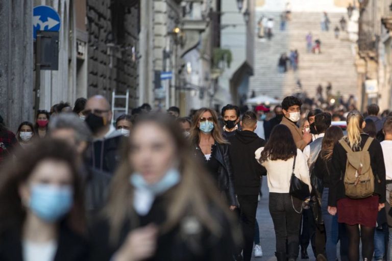 COVID-19: ITÁLIA ATINGE NOVO RECORDE COM 21.994  CASOS NAS ÚLTIMAS 24 HORAS