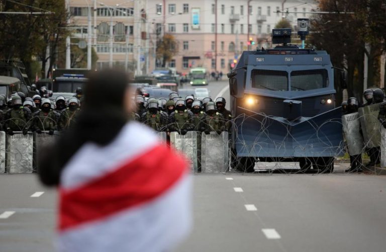 GREVE GERAL NA BIELORRÚSSIA CONTRA LUKASHENKO COMEÇA TÍMIDA MAS JÁ COM DETENÇÕES