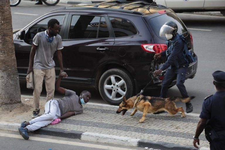 METADE DE MANIFESTANTES DETIDOS EM ANGOLA FORAM OUVIDOS E MAIS TRÊS MENORES LIBERTADOS