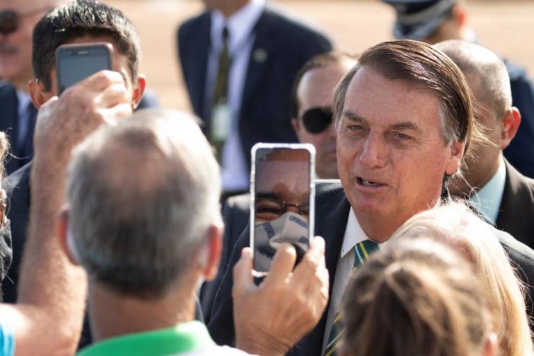 COVID-19: BOLSONARO DIZ QUE PANDEMIA ESTÁ A ACABAR E IRONIZA COM PRESSA PARA COMPRAR VACINA