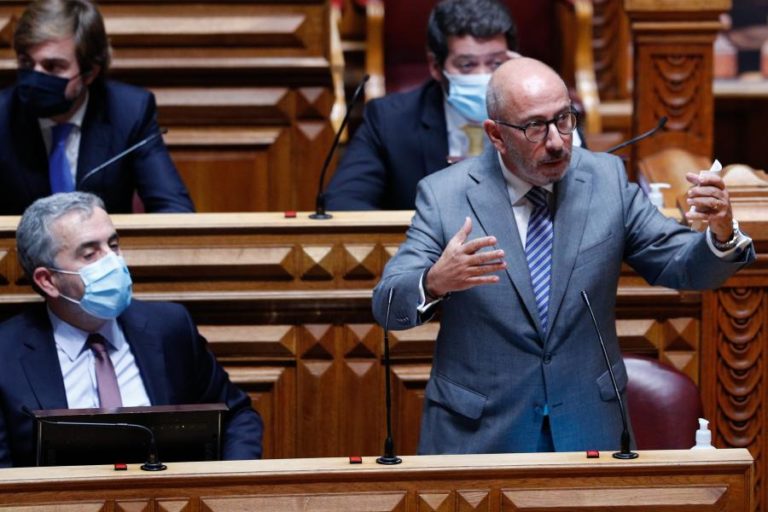 OE2021: CDS FALA EM “FIM DA GERINGONÇA” MAS COSTA NÃO SABE SE DECISÃO DO BE É “IRREVOGÁVEL”