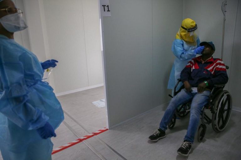 COVID-19: NO MAIOR HOSPITAL DO PAÍS, A URGÊNCIA CHEGA AO LIMITE