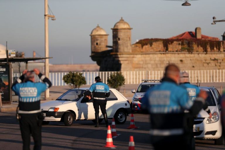 COVID-19: FISCALIZAÇÃO À CIRCULAÇÃO ENTRE CONCELHOS MOTIVA PROTESTOS NO PORTO