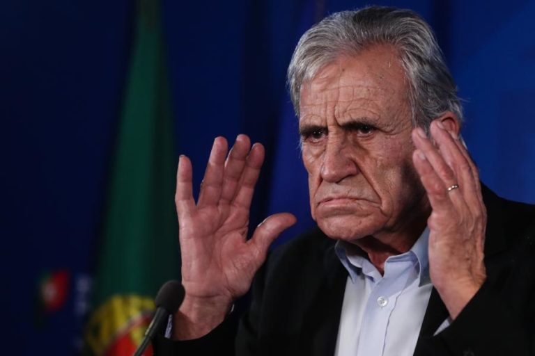 PCP DESAFIA GOVERNO A RENACIONALIZAR OS CTT
