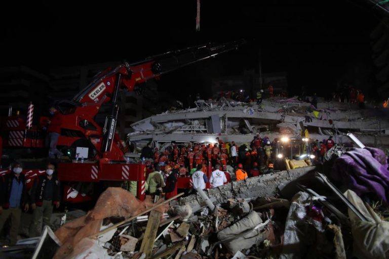 NÚMERO DE VÍTIMAS DE SISMO NA GRÉCIA E TURQUIA SOBE PARA 19 MORTES E 709 FERIDOS