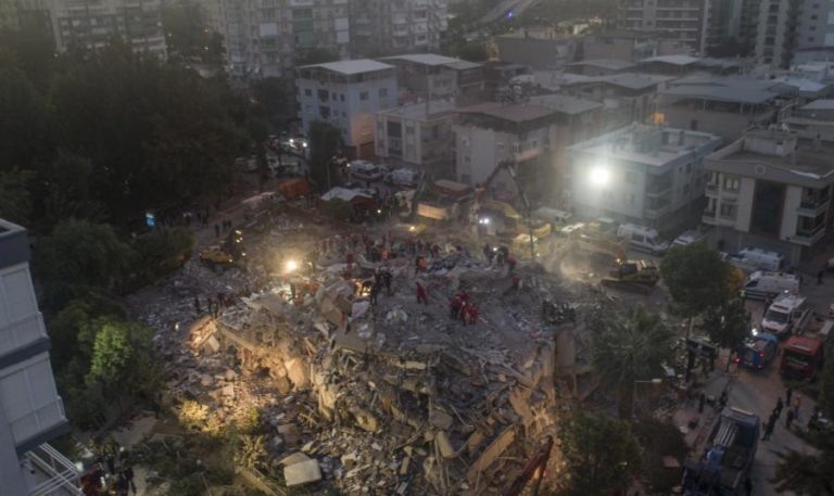SOBE PARA 26 NÚMERO DE MORTOS DO SISMO NA COSTA DO EGEU