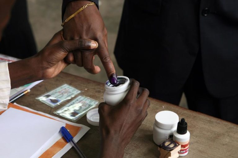 COVID-19: CNE CABO-VERDIANA DIZ QUE NINGUÉM FICARÁ SEM VOTAR NO DOMINGO POR NÃO TER MÁSCARA