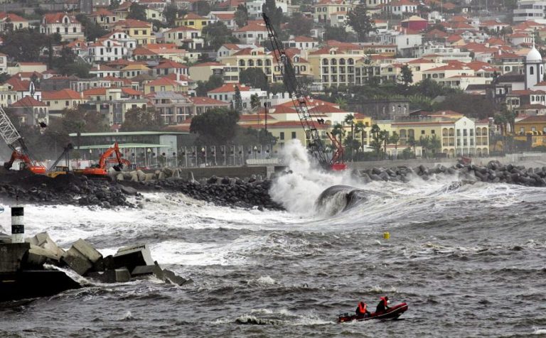 MAU TEMPO: MADEIRA SOB AVISO LARANJA PARA AGITAÇÃO MARÍTIMA, VENTO E CHUVA