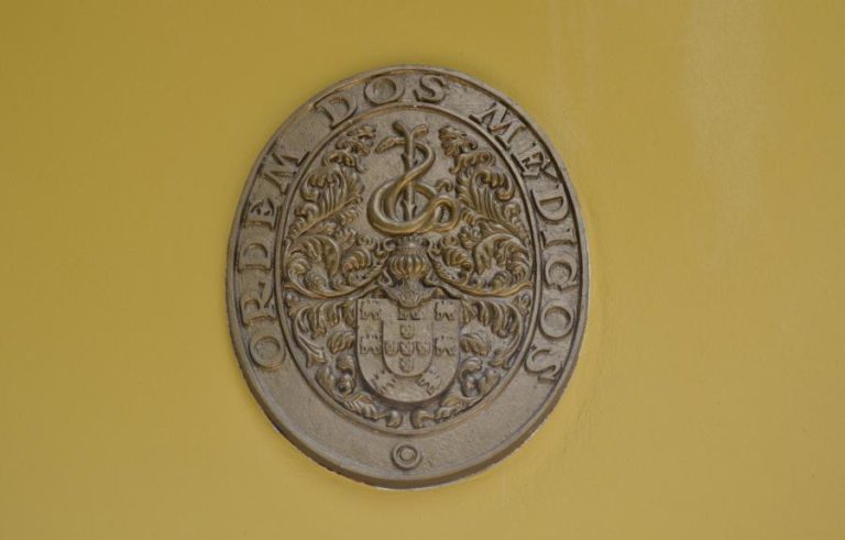 COVID-19: ORDEM DOS MÉDICOS PEDE TRANSPARÊNCIA E EQUIDADE NA VACINAÇÃO