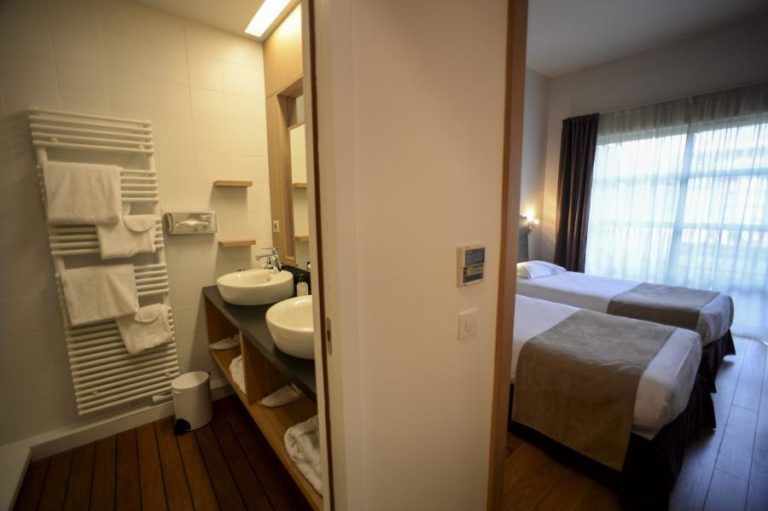 COVID-19: ABERTURA DO CORREDOR AÉREO COM REINO UNIDO ALIVIOU QUEBRA DE DORMIDAS DE BRITÂNICOS