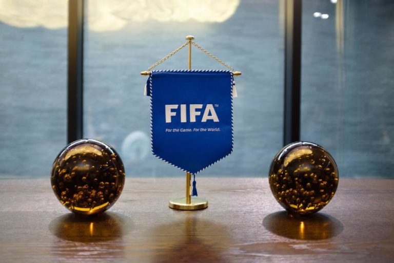GREG CLARKE DEIXA VICE-PRESIDÊNCIA DA FIFA APÓS COMENTÁRIO RACISTA