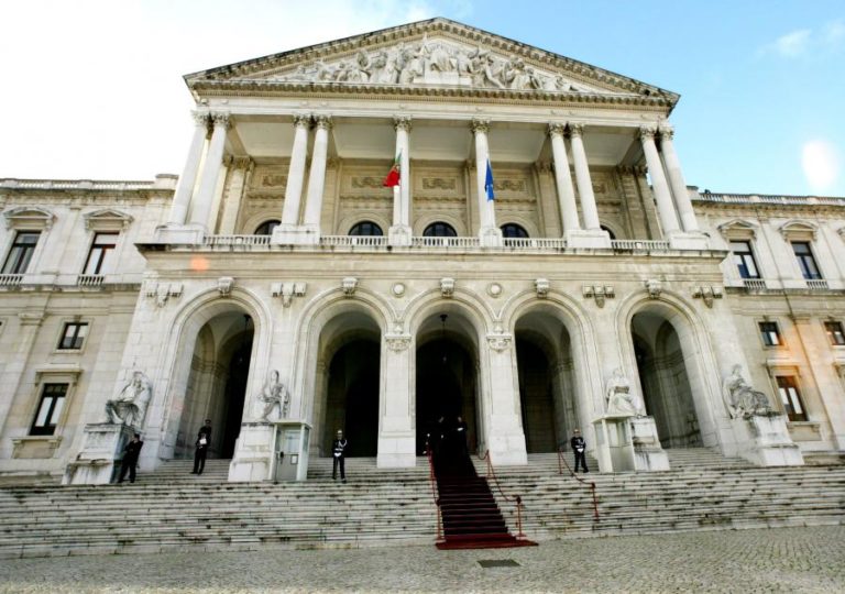 TRABALHADORES DA CULTURA PROTESTAM NO DIA 09 EM FRENTE AO PARLAMENTO EM LISBOA