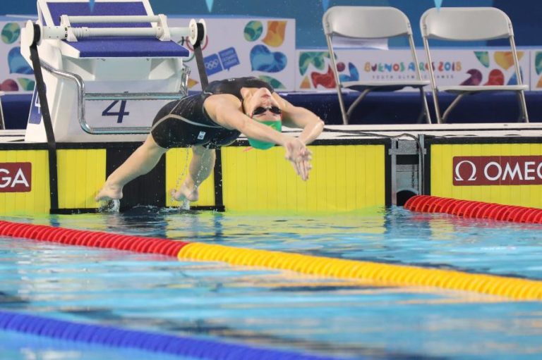 AUSTRALIANA KAYLEE MCKEOWN BATE RECORDE MUNDIAL DOS 200 METROS COSTAS EM PISCINA CURTA