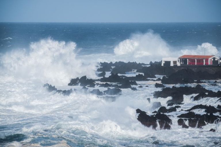CONDIÇÕES METEOROLÓGICAS NA MADEIRA E NOS AÇORES AGRAVAM-SE ENTRE SÁBADO E QUARTA-FEIRA