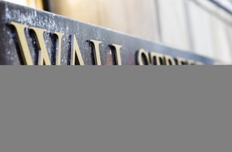 WALL STREET FECHA EM BAIXA DEVIDO À REALIZAÇÃO DE GANHOS DEPOIS DE RECORDES