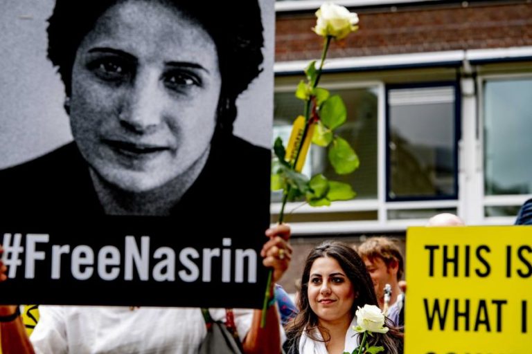IRÃO LIBERTA DE FORMA TEMPORÁRIA A ADVOGADA E ATIVISTA IRANIANA NASRIN SOTOUDEH