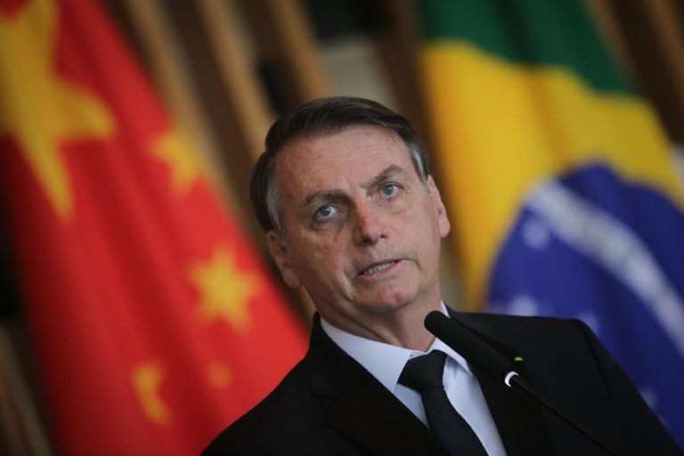 BOLSONARO LISONJEADO COM ELOGIOS DE PUTIN À SUA “MASCULINIDADE”