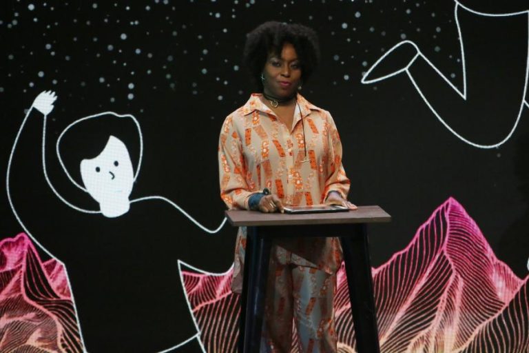 CHIMAMANDA ADICHIE ELEITA VENCEDORA DOS VENCEDORES DO WOMEN’S PRIZE FOR FICTION