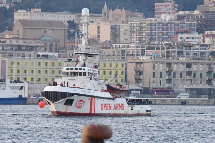28015837.jpg