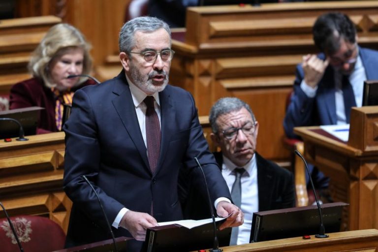 OE2021: PSD ALTERA PROPOSTA DE SUSPENSÃO DO PAGAMENTO POR CONTA QUE CUSTAVA 1.511 ME