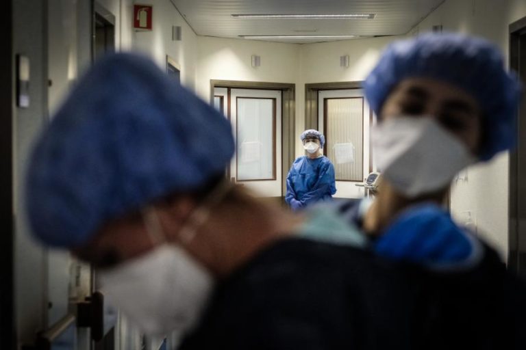COVID-19: PORTUGAL ATINGE NOVO MÁXIMO DE DOENTES EM CUIDADOS INTENSIVOS