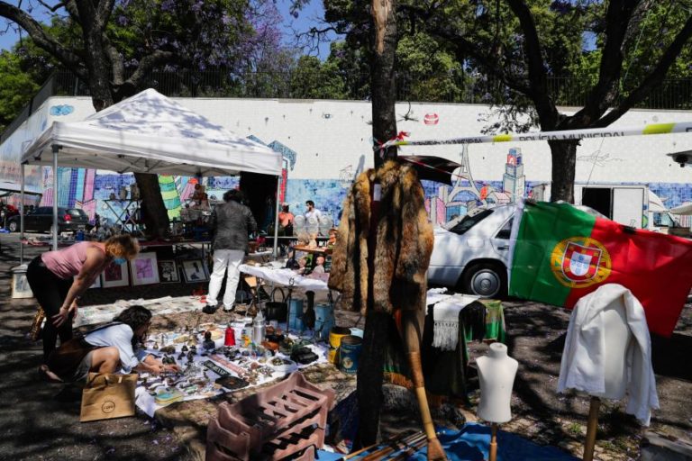 COVID-19: ÁREAS METROPOLITANAS QUEREM AUTARQUIAS A DECIDIR SOBRE FECHO DAS FEIRAS