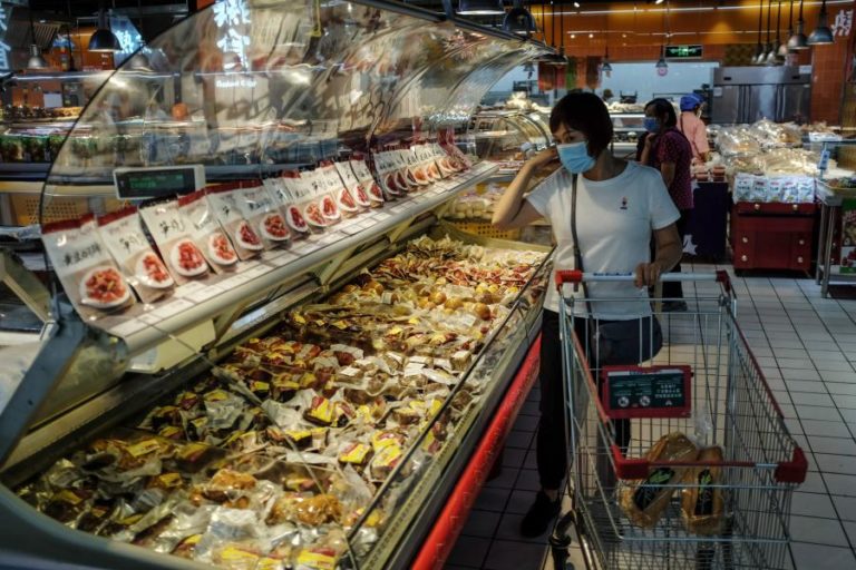 COVID-19: CHINA DEFENDE CONTROLO DE ALIMENTOS IMPORTADOS COMO FORMA DE PREVENÇÃO