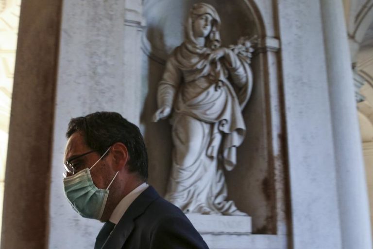 GOVERNO DISPONÍVEL PARA “MELHORAR” PROPOSTAS NO OE2021 PARA REFORÇO DO SNS