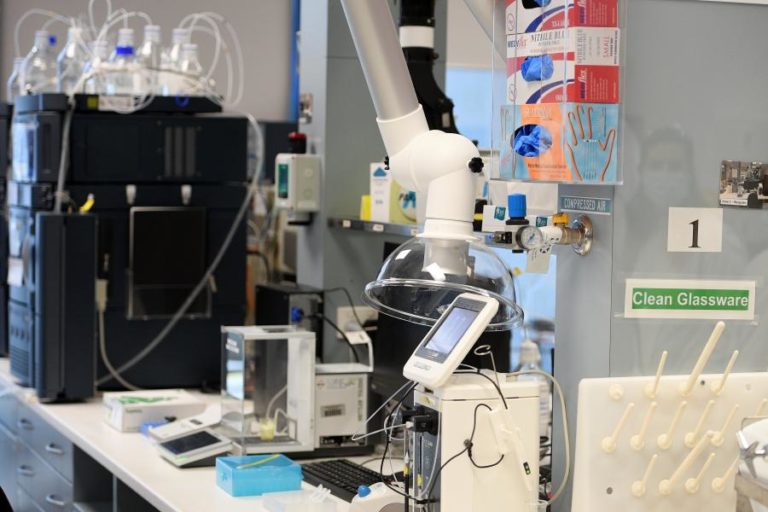 COVID-19: VACINA DA ASTRAZENCA/OXFORD TEM EFICÁCIA DE 70%