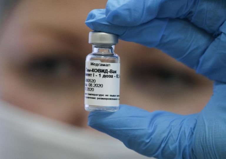 COVID-19: RÚSSIA ANUNCIA EFICÁCIA DE 92% DA VACINA SPUTNIK V