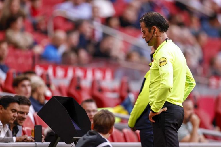JESUS GIL MANZANO ARBITRA BENFICA-RANGERS E BAS NIJHUIS ESTARÁ NO LEICESTER-SP.BRAGA