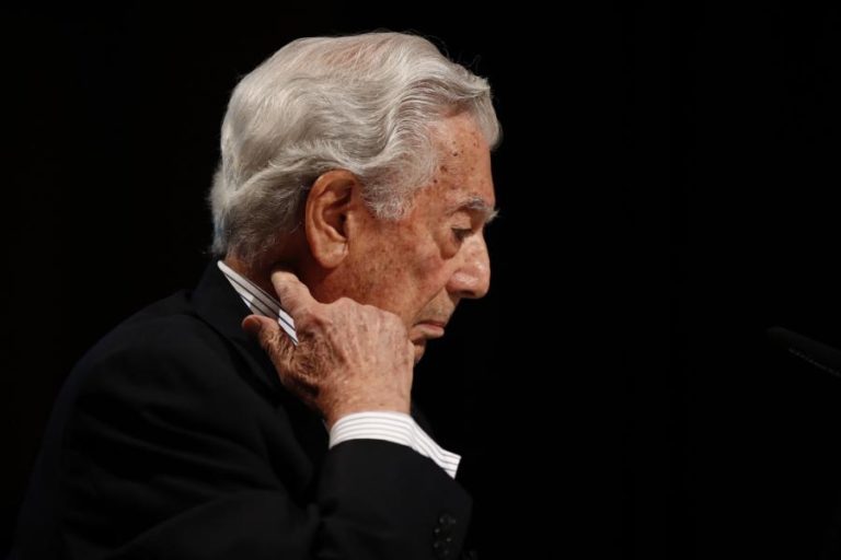 ESCRITOR MARIO VARGAS LLOSA DIZ QUE DESTITUIÇÃO DO PRESIDENTE DO PERU VIOLOU CONSTITUIÇÃO