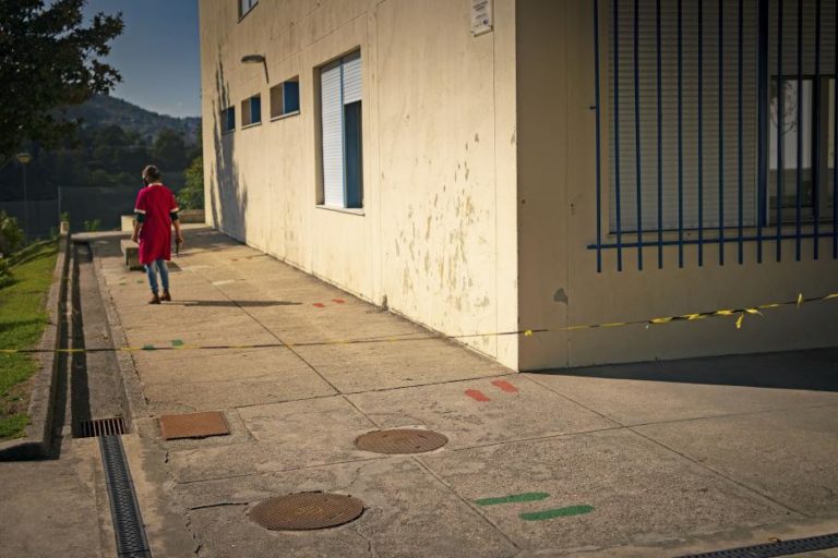 FUNCIONÁRIOS DAS ESCOLAS SUSPENDEM GREVE MARCADA PARA 07 DE DEZEMBRO