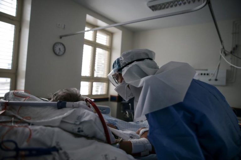 COVID-19: MÉDICOS DEVEM DAR PRIORIDADE A QUEM PODE RECUPERAR VIDA NORMAL E NÃO À IDADE