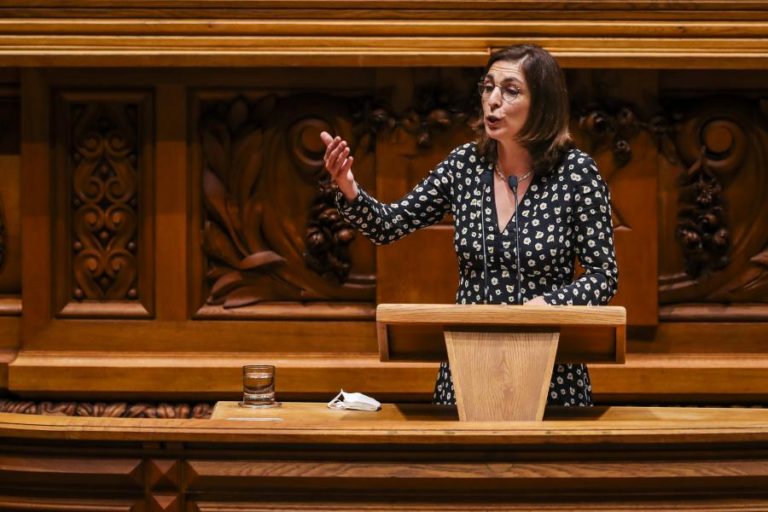 OE2021: PS DISPONÍVEL PARA REATAR DIÁLOGO COM BLOCO E ACUSA PSD DE LESAR REPUTAÇÃO DO PAÍS
