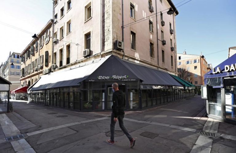 COVID-19: FRANÇA REGISTA 427 MORTOS DEVIDO AO VÍRUS