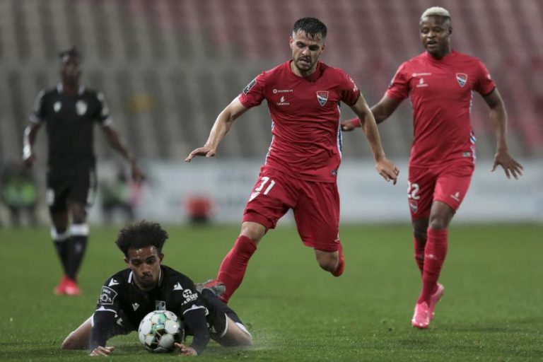 GOLO DE ROCHINHA PERMITE TRUNFO DO GUIMARÃES EM BARCELOS