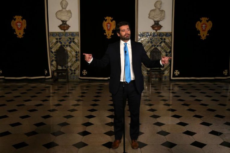 COVID-19: CHEGA RECUSA “CONFINAMENTO TOTAL” E QUER ESTADO A PAGAR PERDAS DAS EMPRESAS