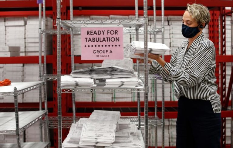 ELEIÇÕES/EUA: NO ÚLTIMO DIA, TRUMP E BIDEN AINDA DISPUTAM VOTOS DECISIVOS