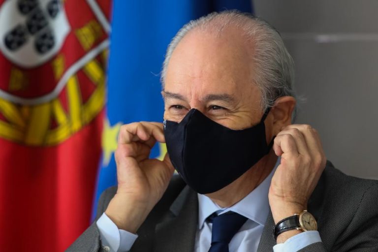 RIO DIZ QUE POSICIONAMENTO DO PS NAS PRESIDENCIAIS REVELA QUE “ESTÁ A PERDER O CHÃO”