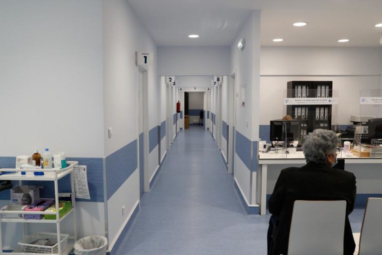 PRIVADOS DISPONÍVEIS PARA DESMARCAR CIRURGIAS PARA REFORÇAR CAMAS E UCI