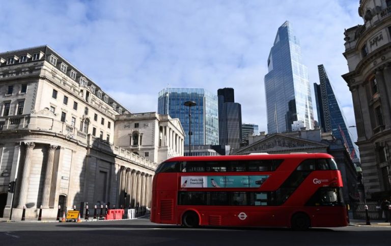 PIB BRITÂNICO CAI MAIS QUE ESPERADO E AFUNDA 10,3% ESTE ANO — BRUXELAS