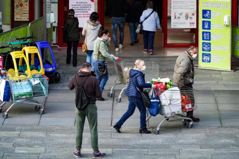 ITÁLIA COM RECORDE DE QUASE 35.000 NOVOS CASOS DE COVID-19 NAS ÚLTIMAS 24 HORAS